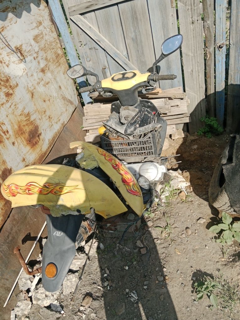 Продам скутер+скутер на запчасти
