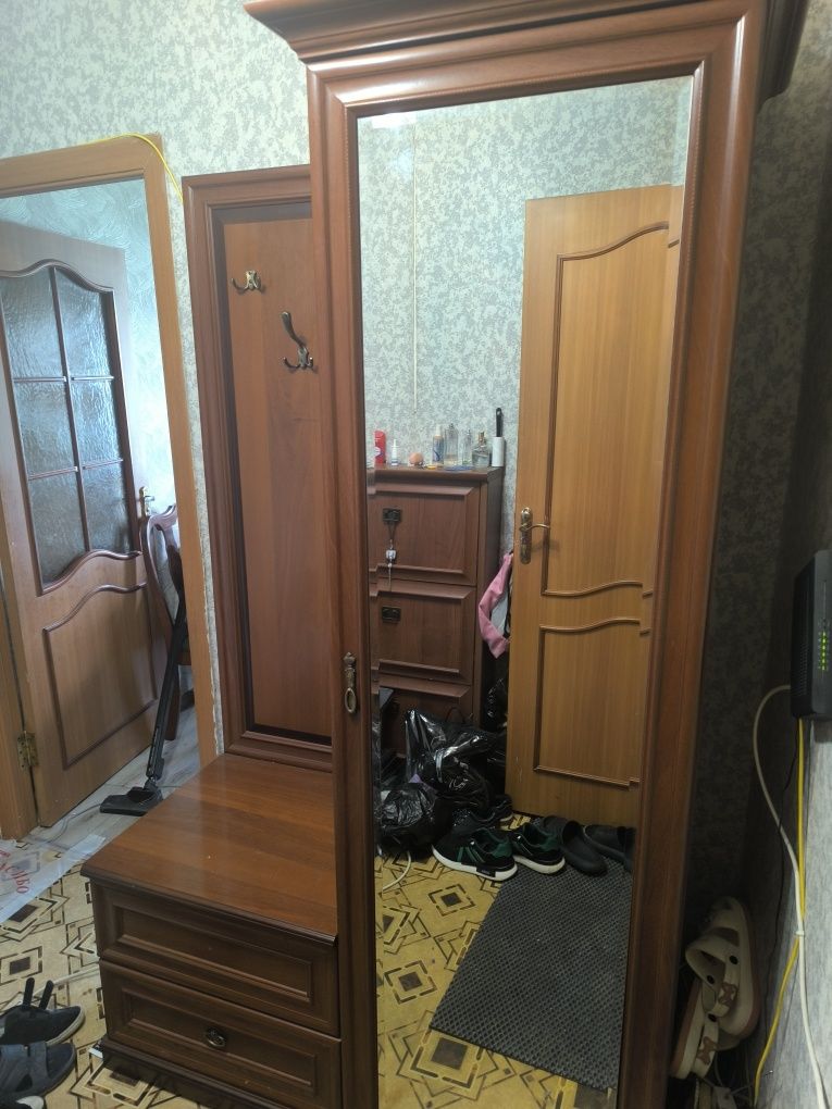 Продам прихожую состояние б/у