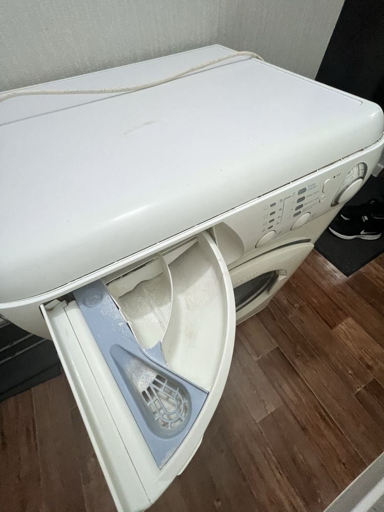 Продам стиральную машину ARISTON