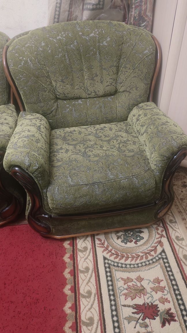 Продам Диван и два кресла
