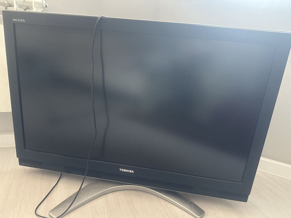 Телевизор Toshiba срочно продаю. Не работает