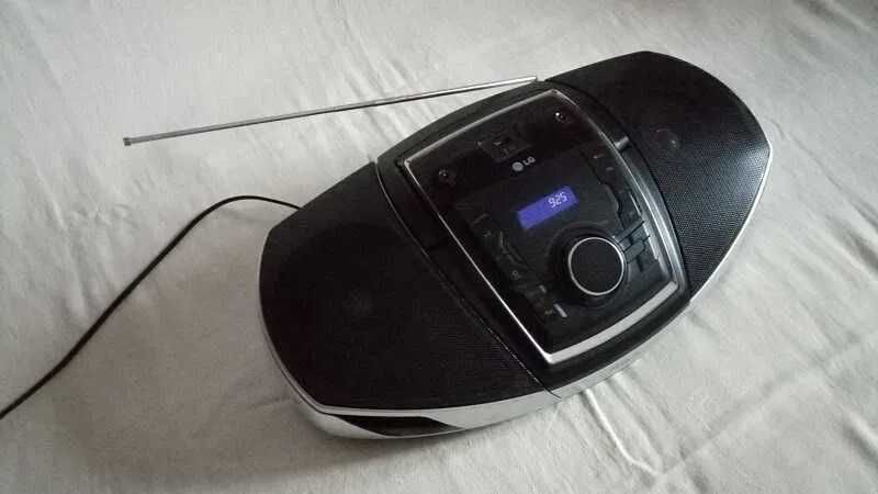 Магнитола LG. AUX, BlueTooth, USB.