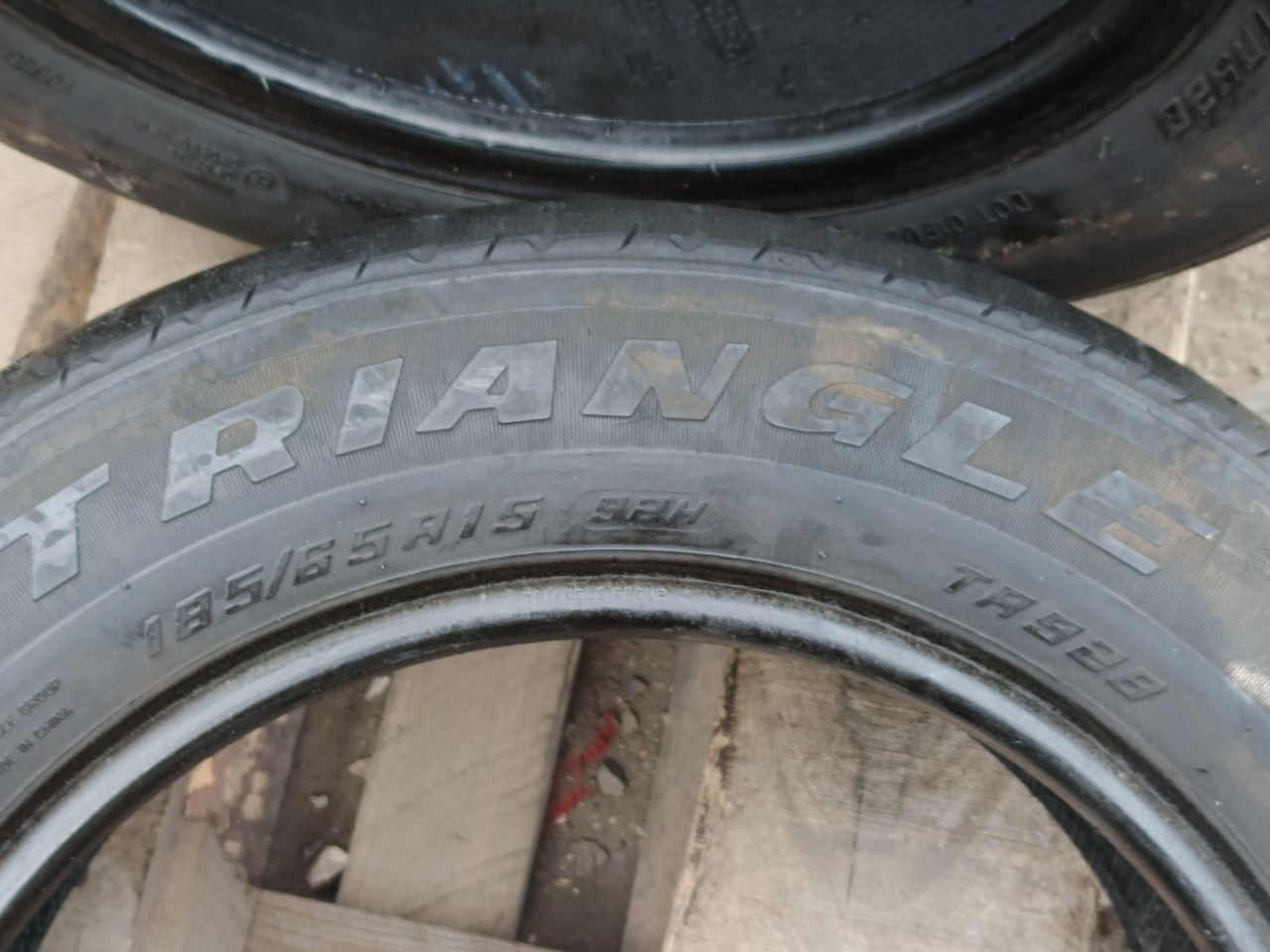 Шины безкамерки комплект 4 шт размер 185/65 R15