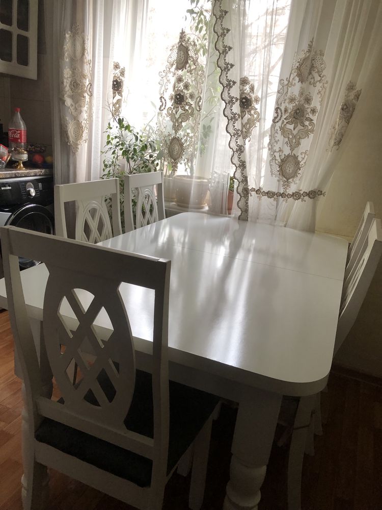 Продаю стол со стульями , скатерть в ПОДАРОК