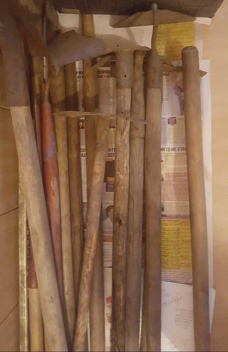 Грабли, тяпки,  советский дачный инвентарь