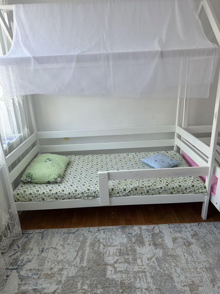 Продам две детские кровати с новыми матрасами