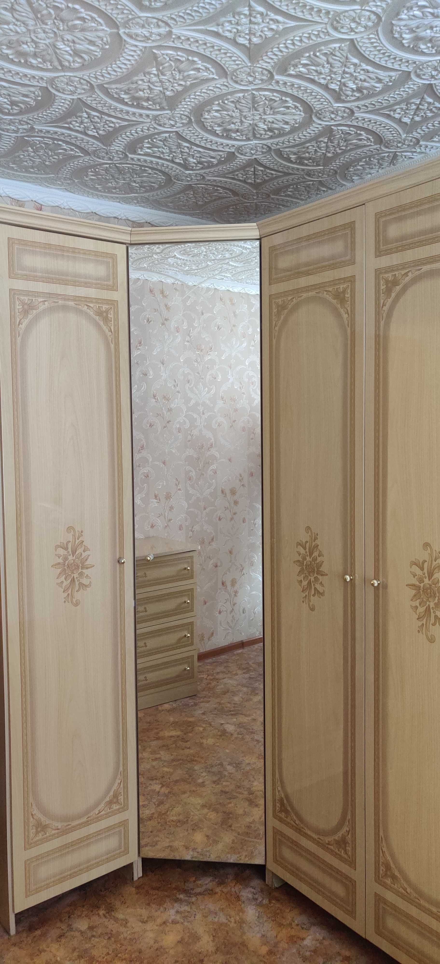 Продам 4-х комнатную квартиру в центре возле маг. Сулпак