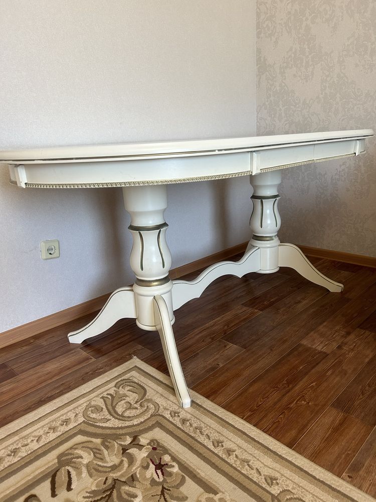 Продам стол обеденный