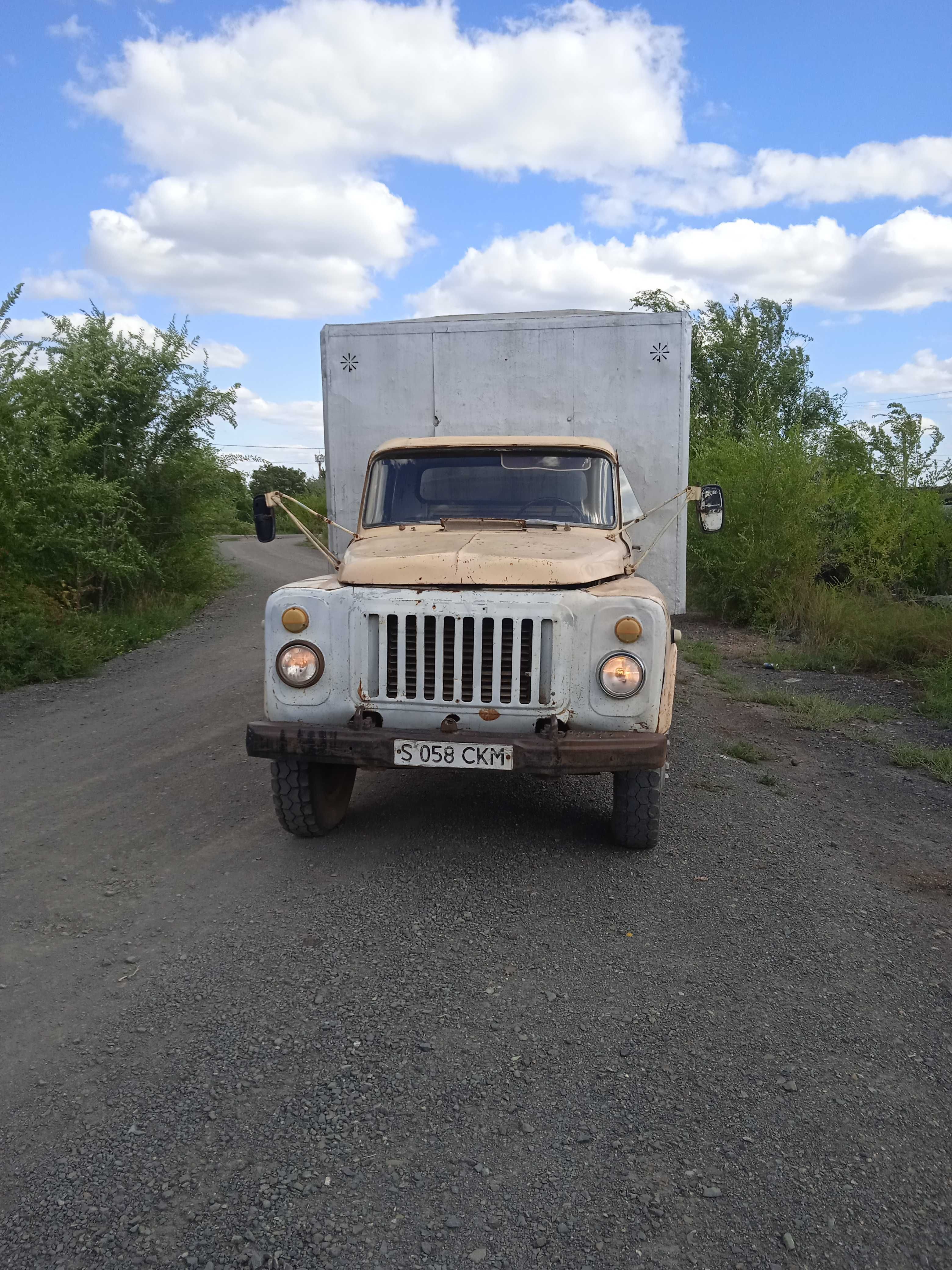 ГАЗ-53 Фургон 1982 года выпуска.