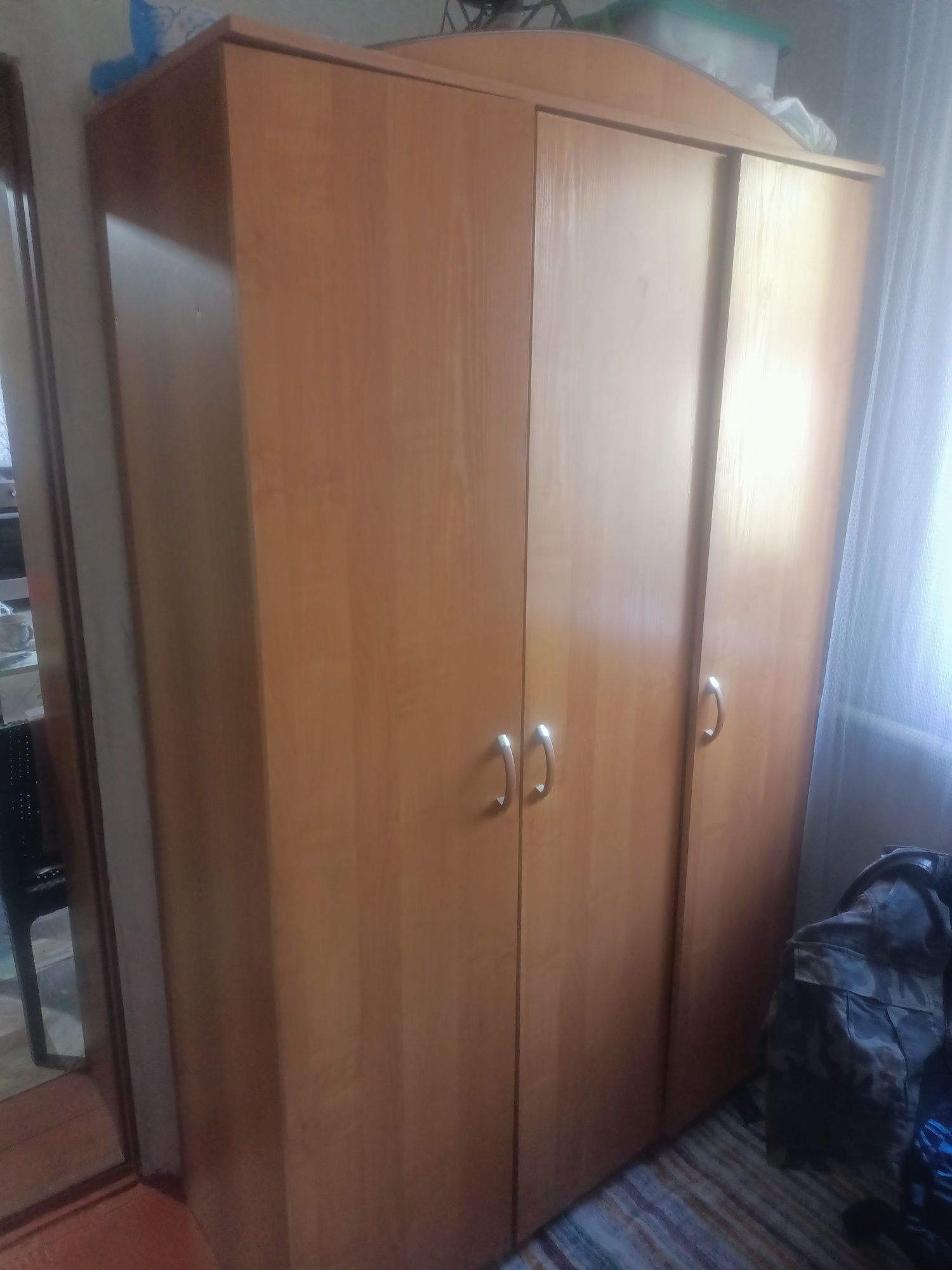 Шкаф - шефонер б/у в хорошем состоянии продаём .