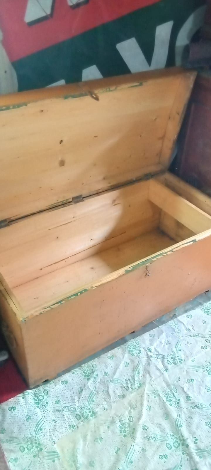 Сундук б/у деревянный.