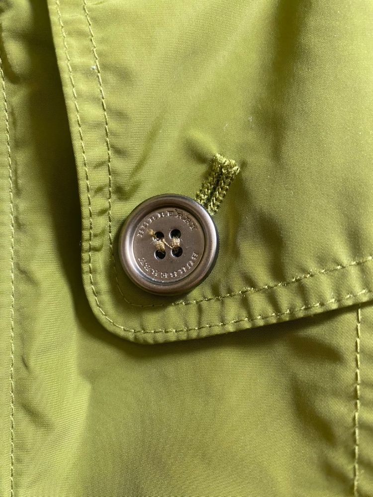Плащ Burberry для девочек.