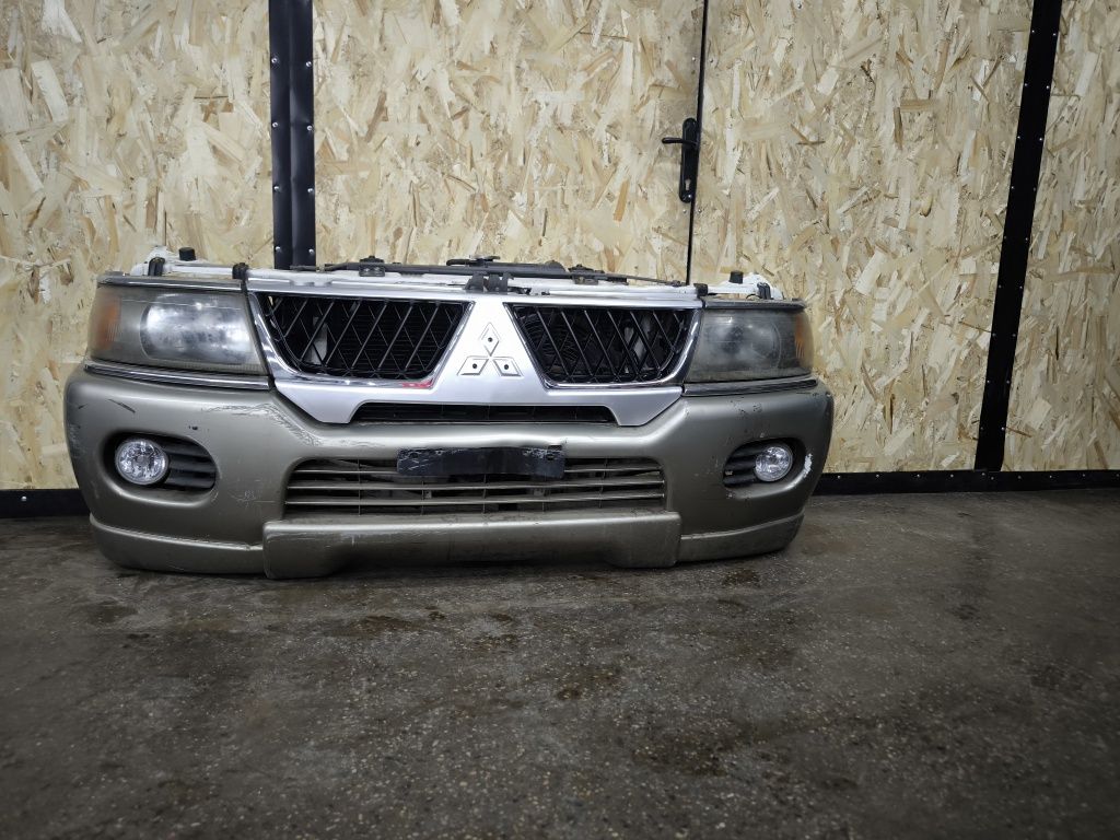 Бампер передний на Mitsubishi Montero Sport Challenge в Алматы