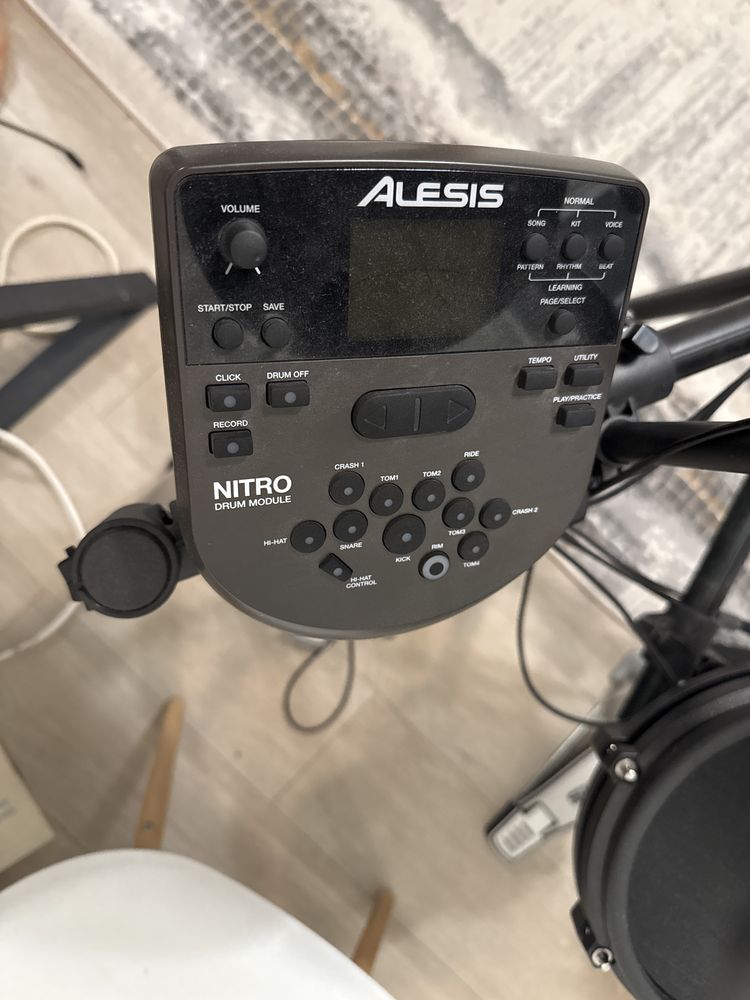 Продам электронную ударную установку Alesis Nitro Kit
