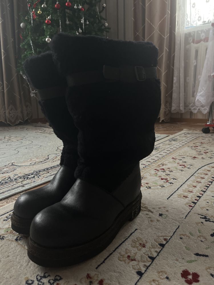 Продам унты новые