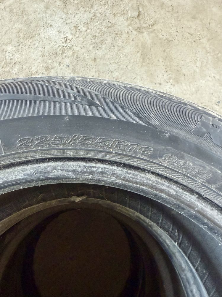 Продам комплект летних шин 225 55 R16