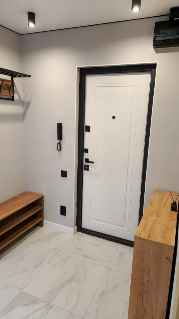 Продам 1-комнатную квартиру, 39.2 м², 1 этаж, дизайнерский ремонт