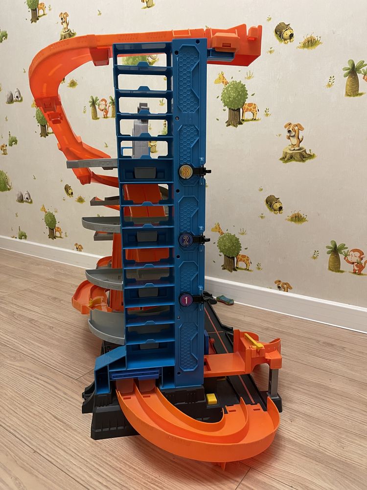 Мега гараж Hot Wheels легендарный гараж с акулой Mattel