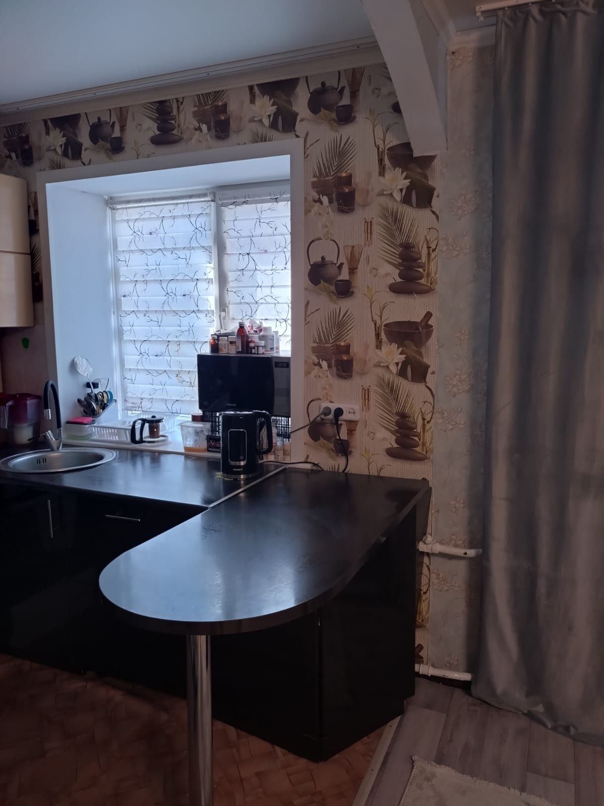 Продам 3 комнатную квартиру в кирпичном доме, с ремонтом