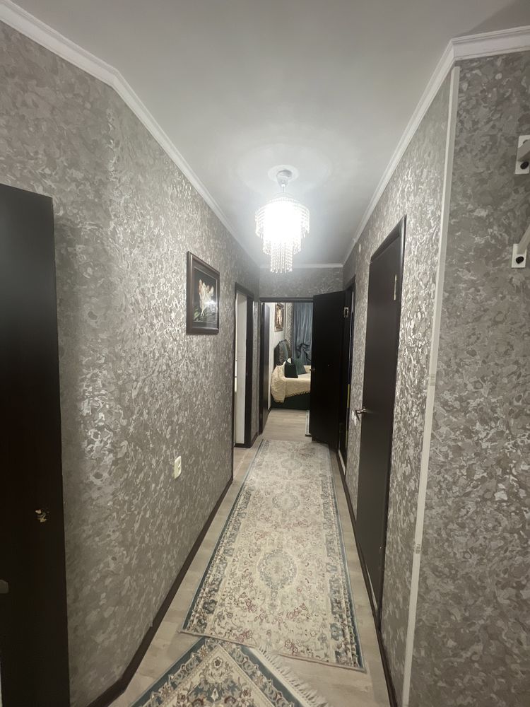 Продам квартиру трехкомнатную