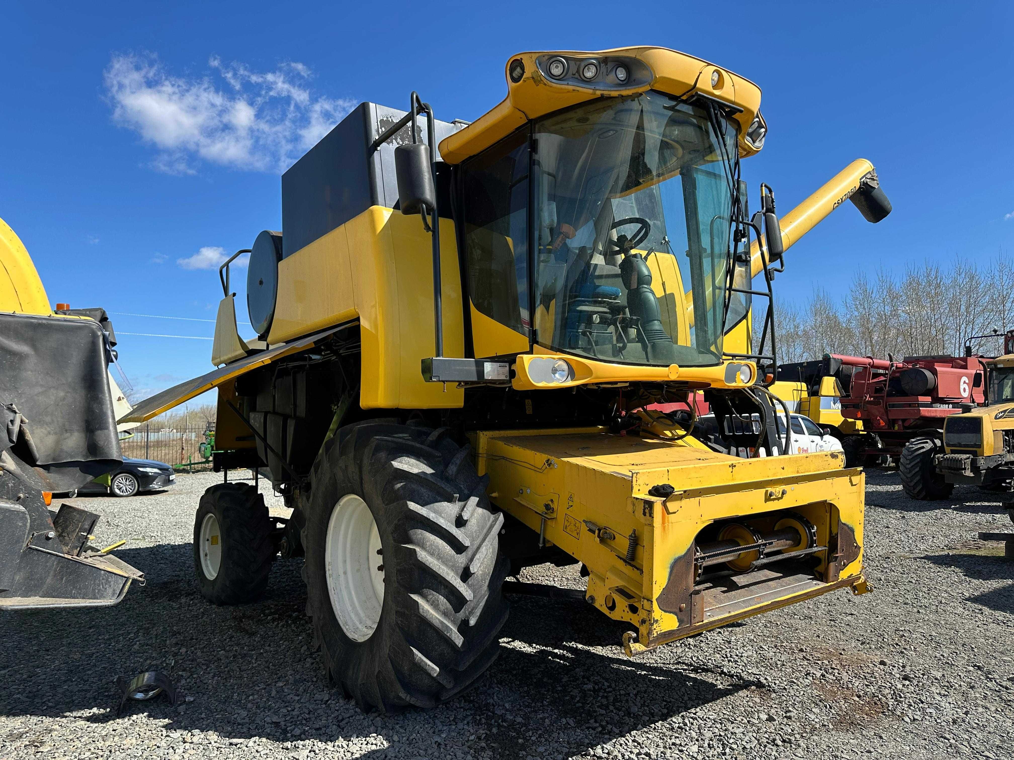 Комбайн New Holland CSX7050