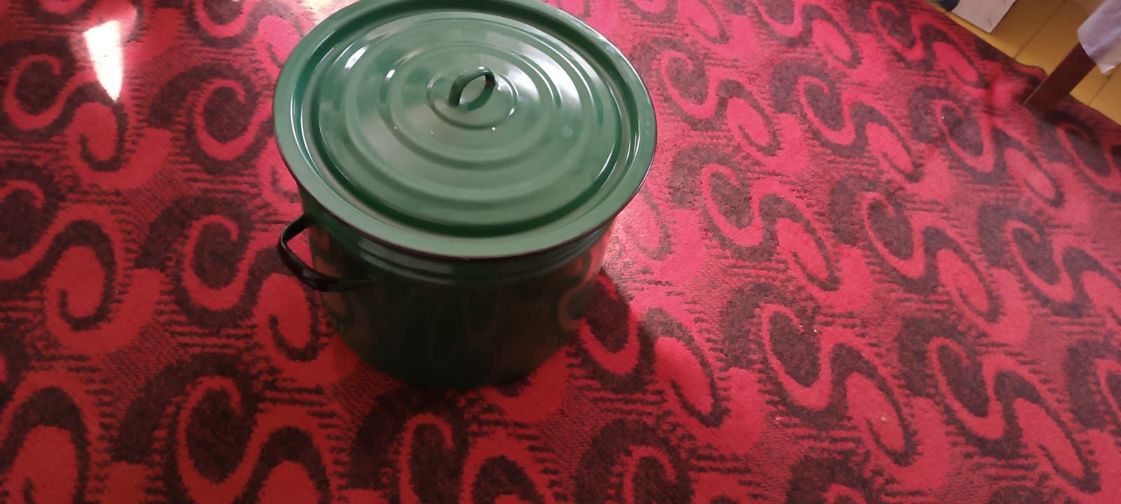 Продам кастрюлю эмалированную 30 литров