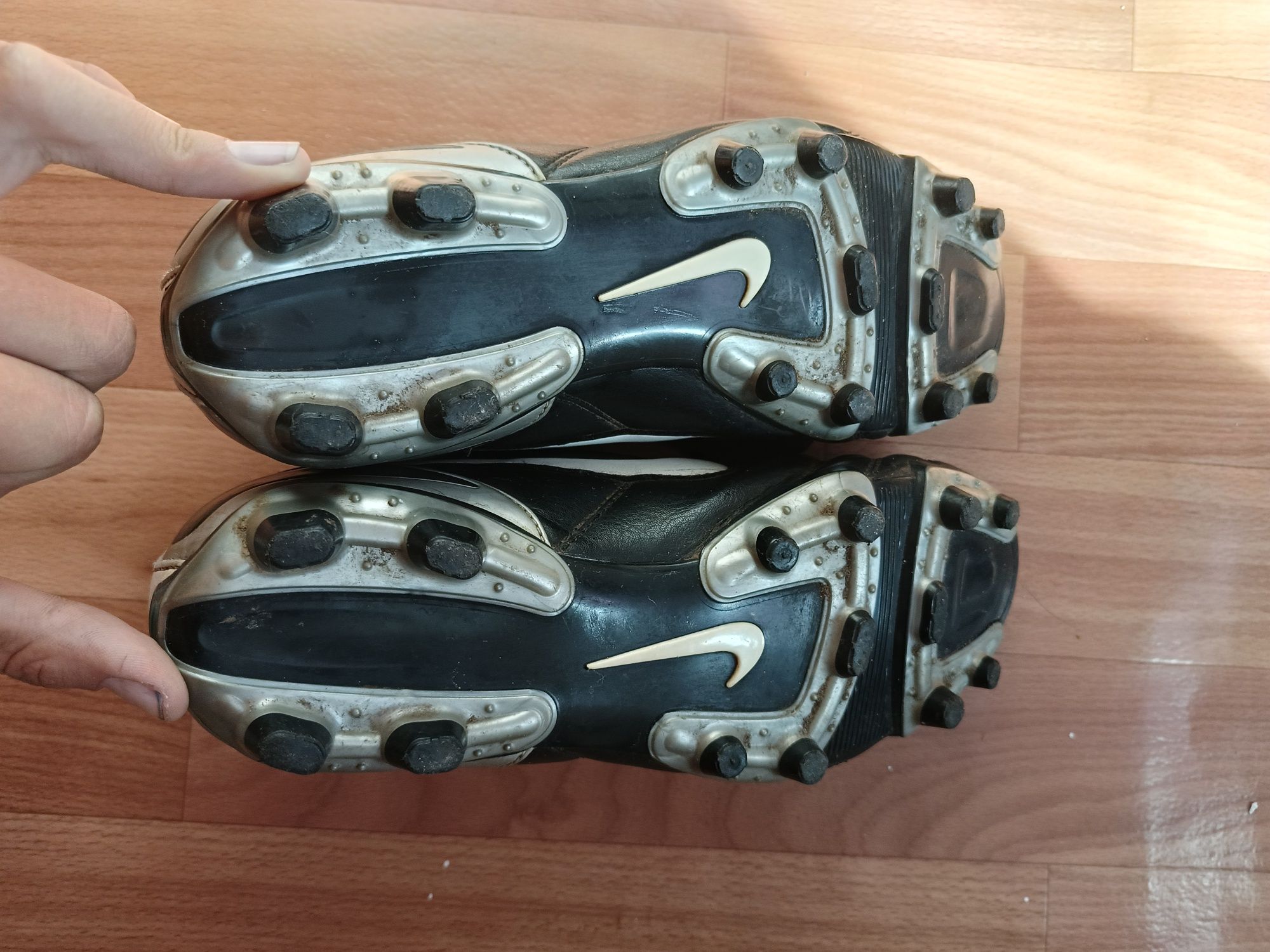 Футбольные бутсы Nike tempo