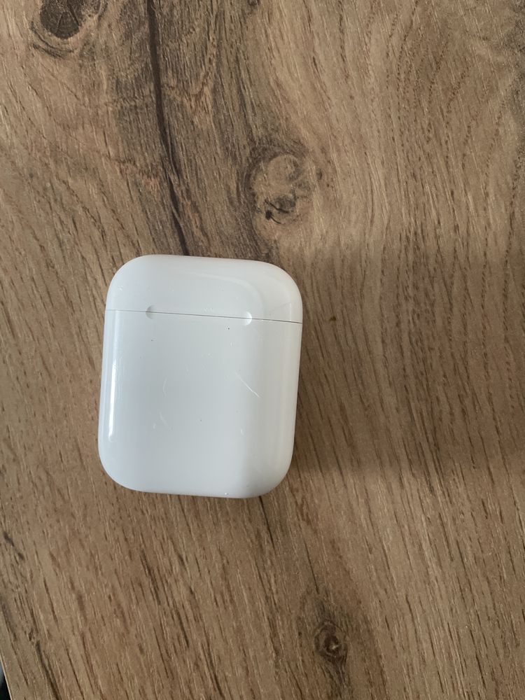 Продам AirPods в отличном состоянии