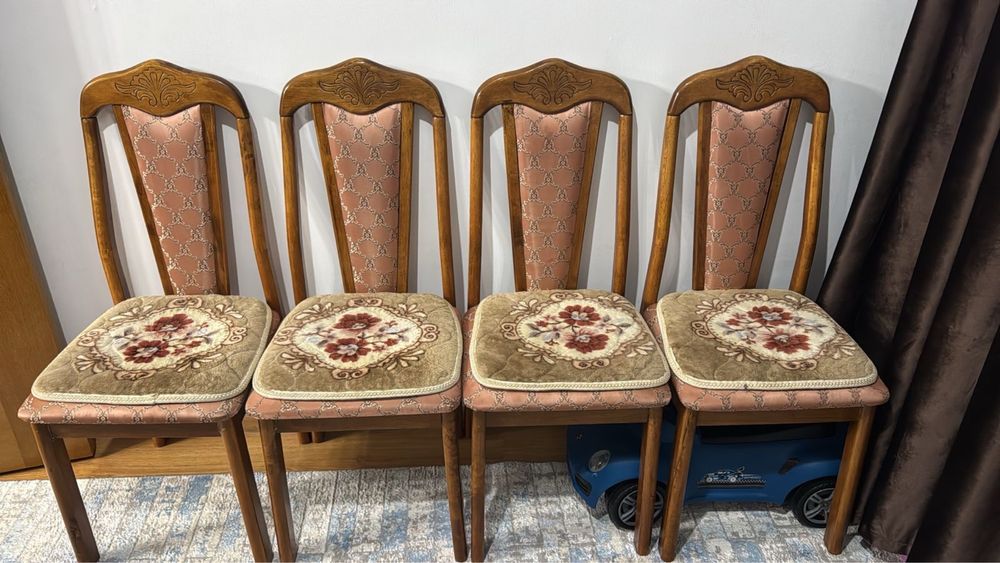 Стол для гостиной