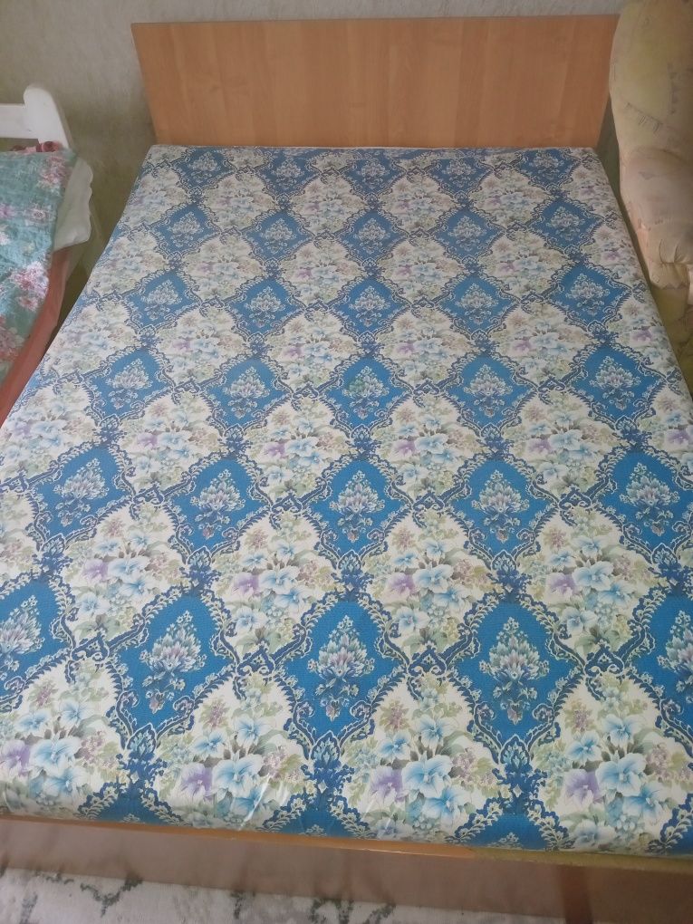 Диван с креслом,  кровать двухспальная