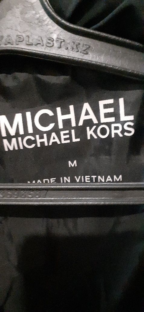 Продаю стильную куртку. Бренд MICHAEI KORS