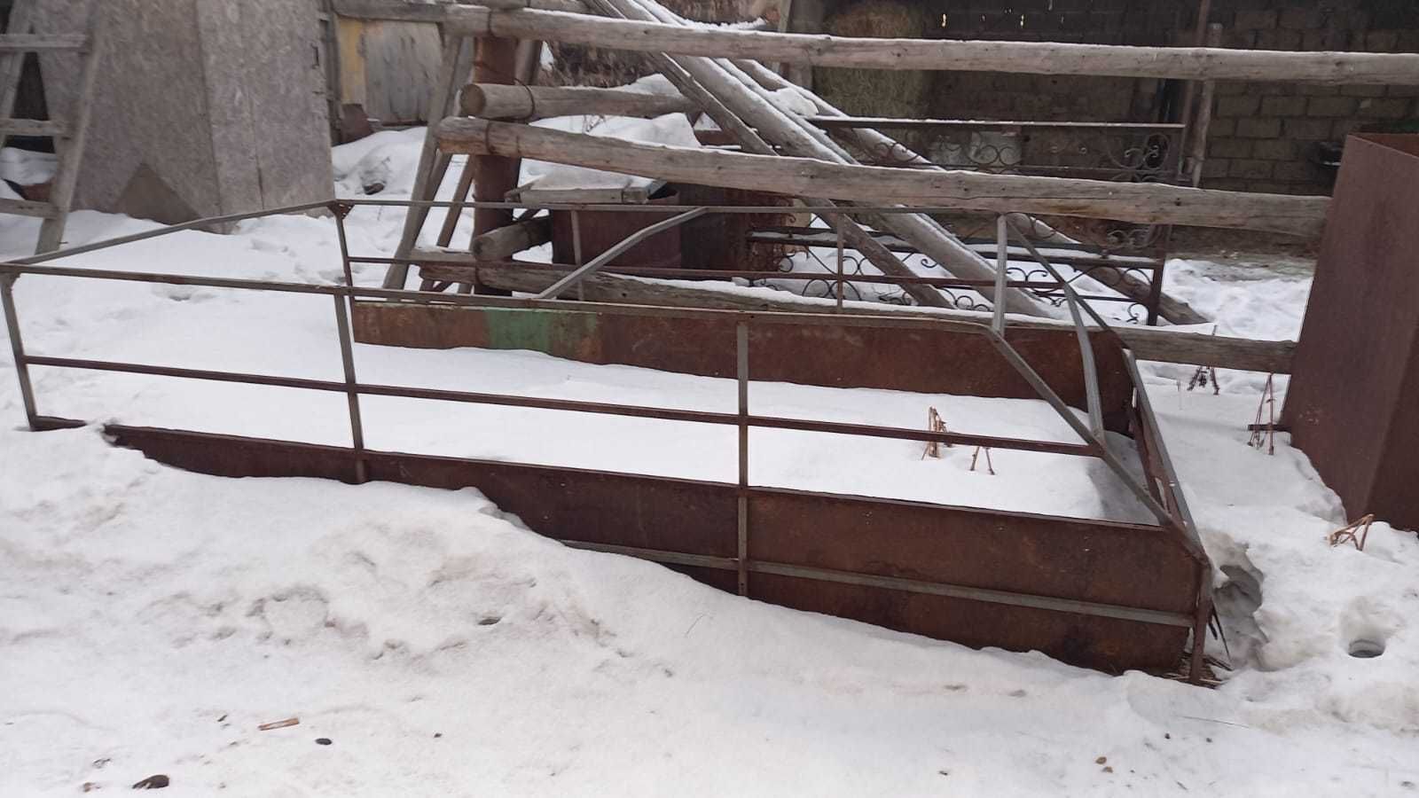 Коневозка прицеп двуосный