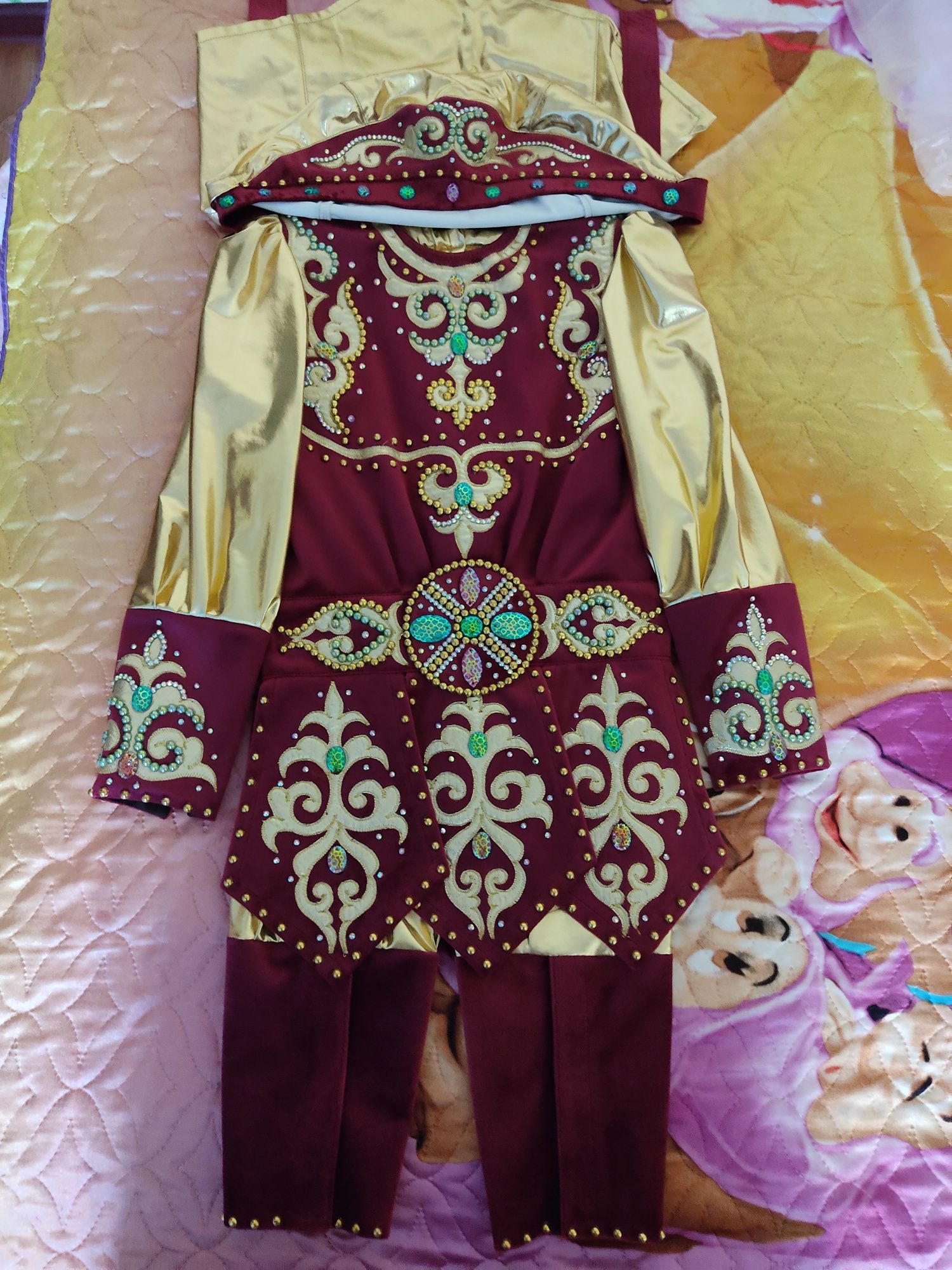 Продам костюмы на девочку