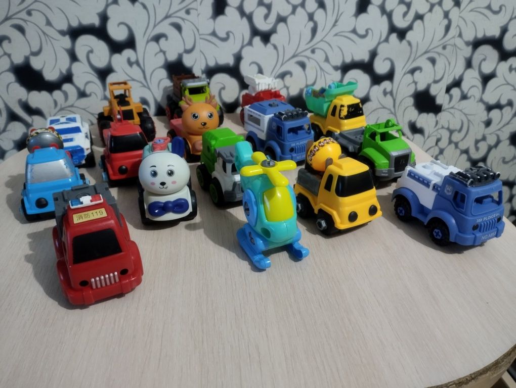 Игрушки машинки конструкторы