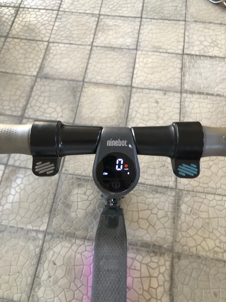 Продам электросамокат с LED-подсветкой и Bluetooth-управлением