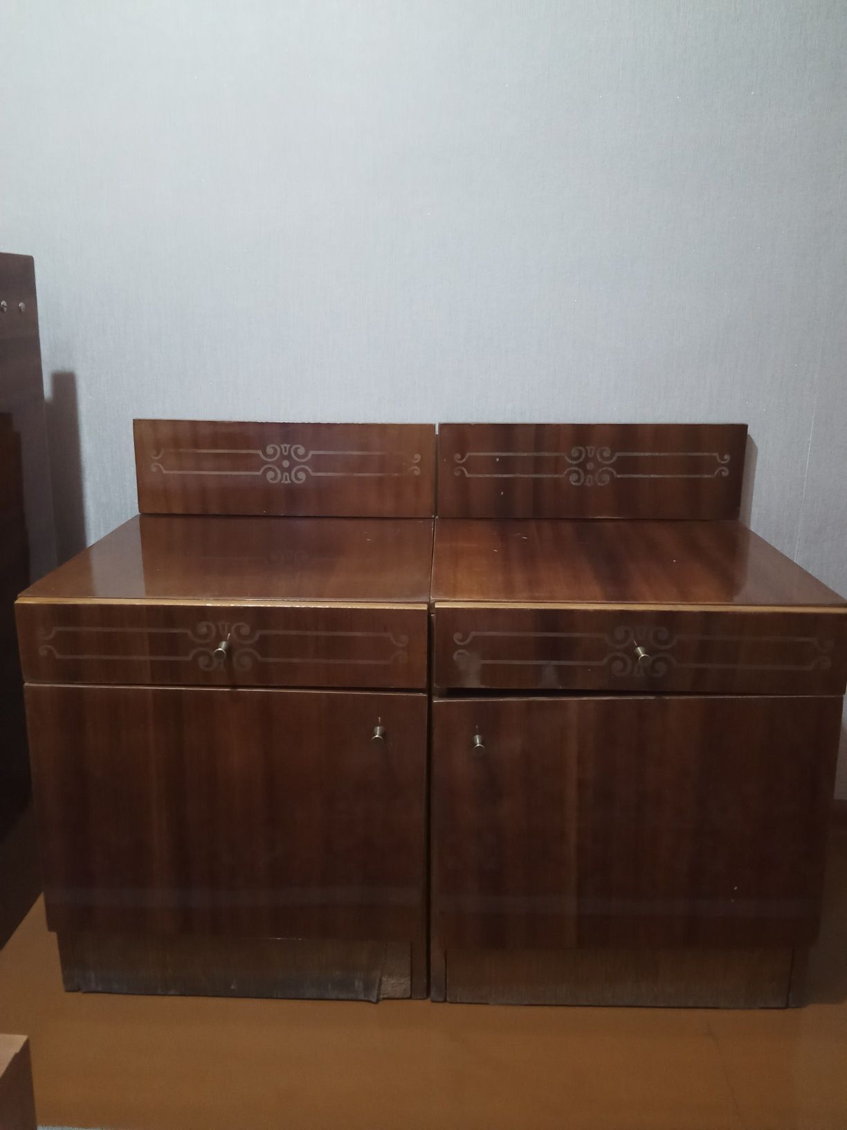 Кровать 1.5 спальная с тумбочками