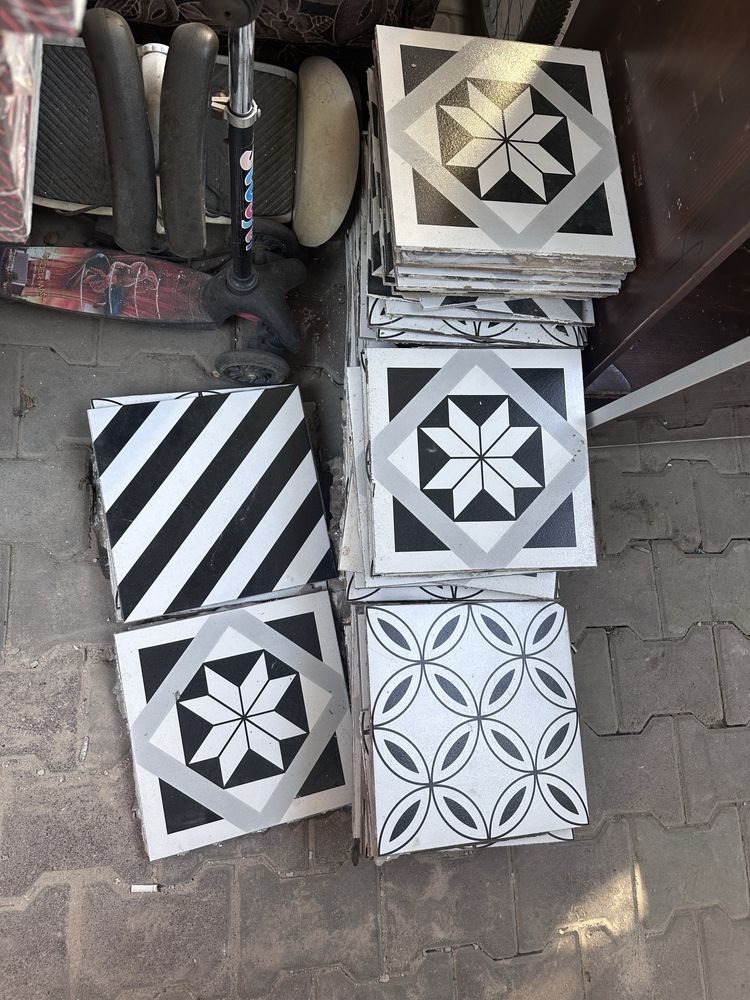 Напольный кафель БУ. 6 квадратов.