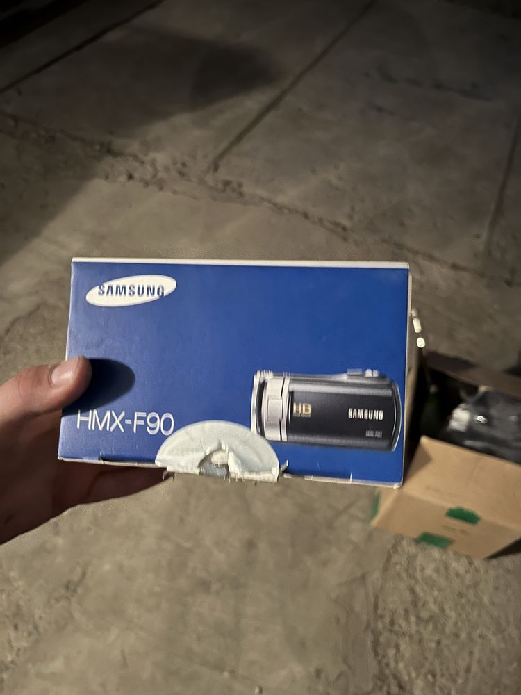 Samsung  HMX-F90