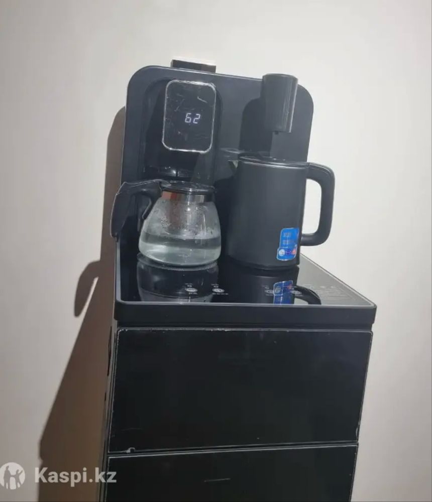 Кулер для воды с чайниками и подогревом