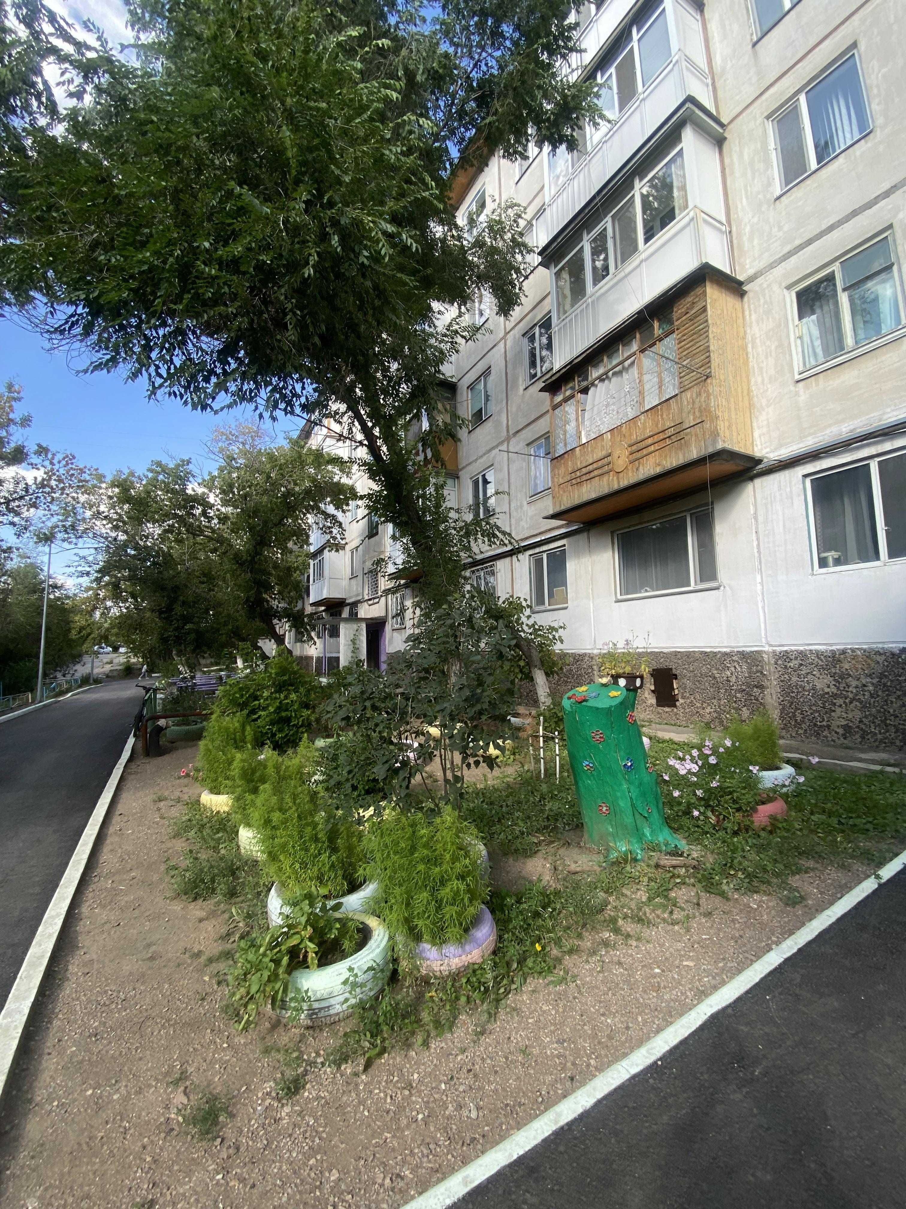 Трёхкомнатная. Темиртау, Абая 90. С мебелью. Можно в ипотеку.