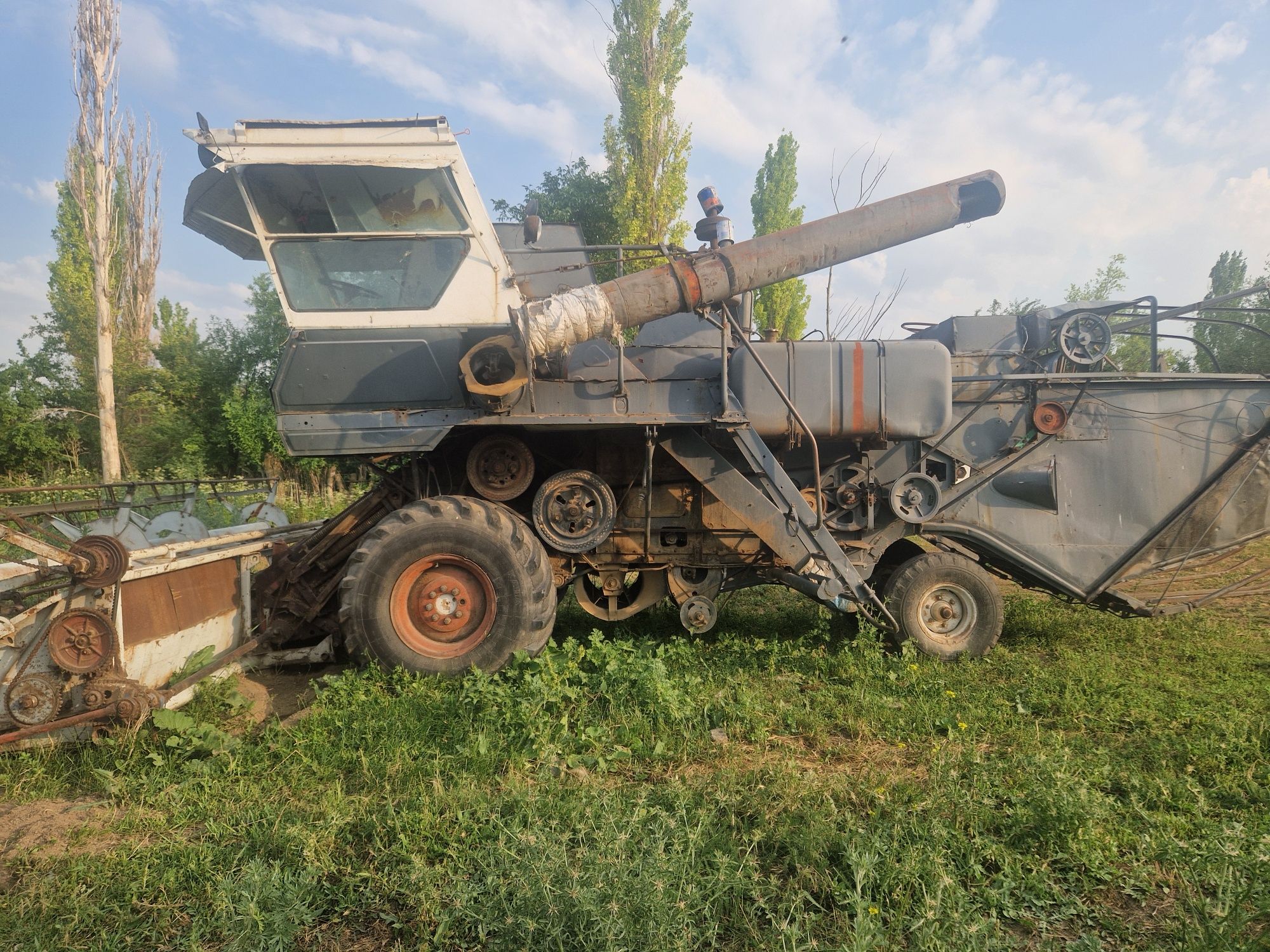Нива комбайн сатылады