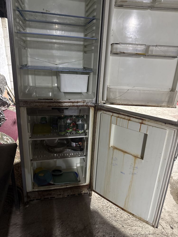 Indesit холодильник