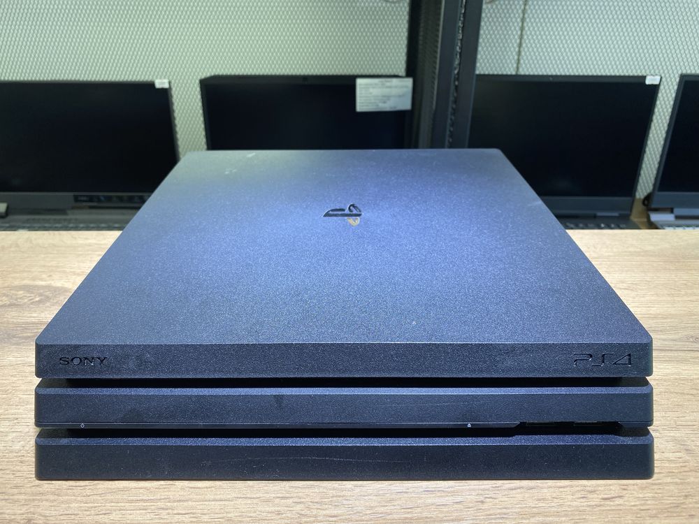 Sony PlayStation 4 Pro, 1 ТB, 2 джойстика, есть игры, 10505/A10