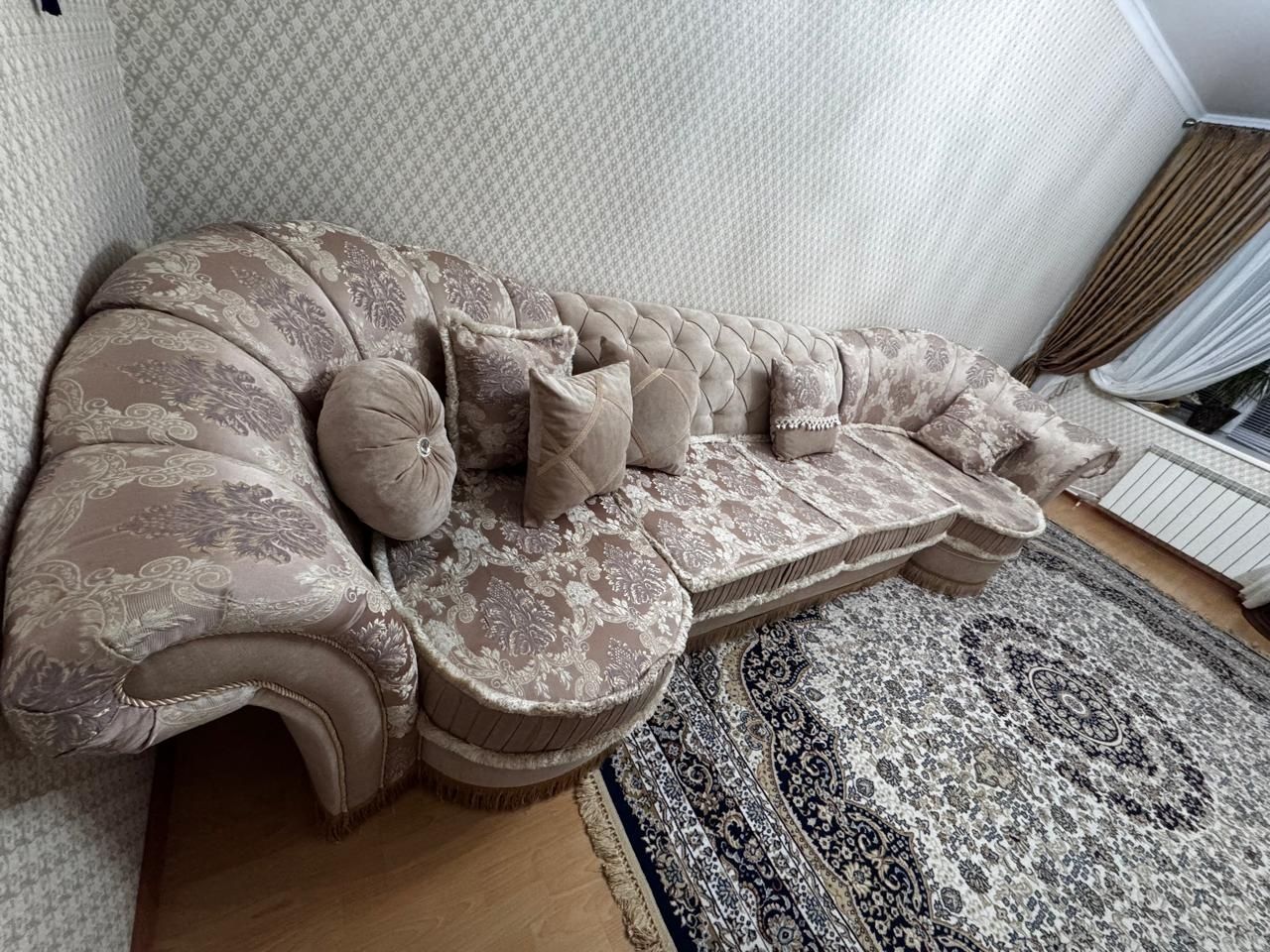 Диван в хорошем состоянии