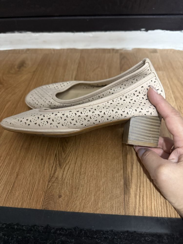 Туфли женские на каблуке