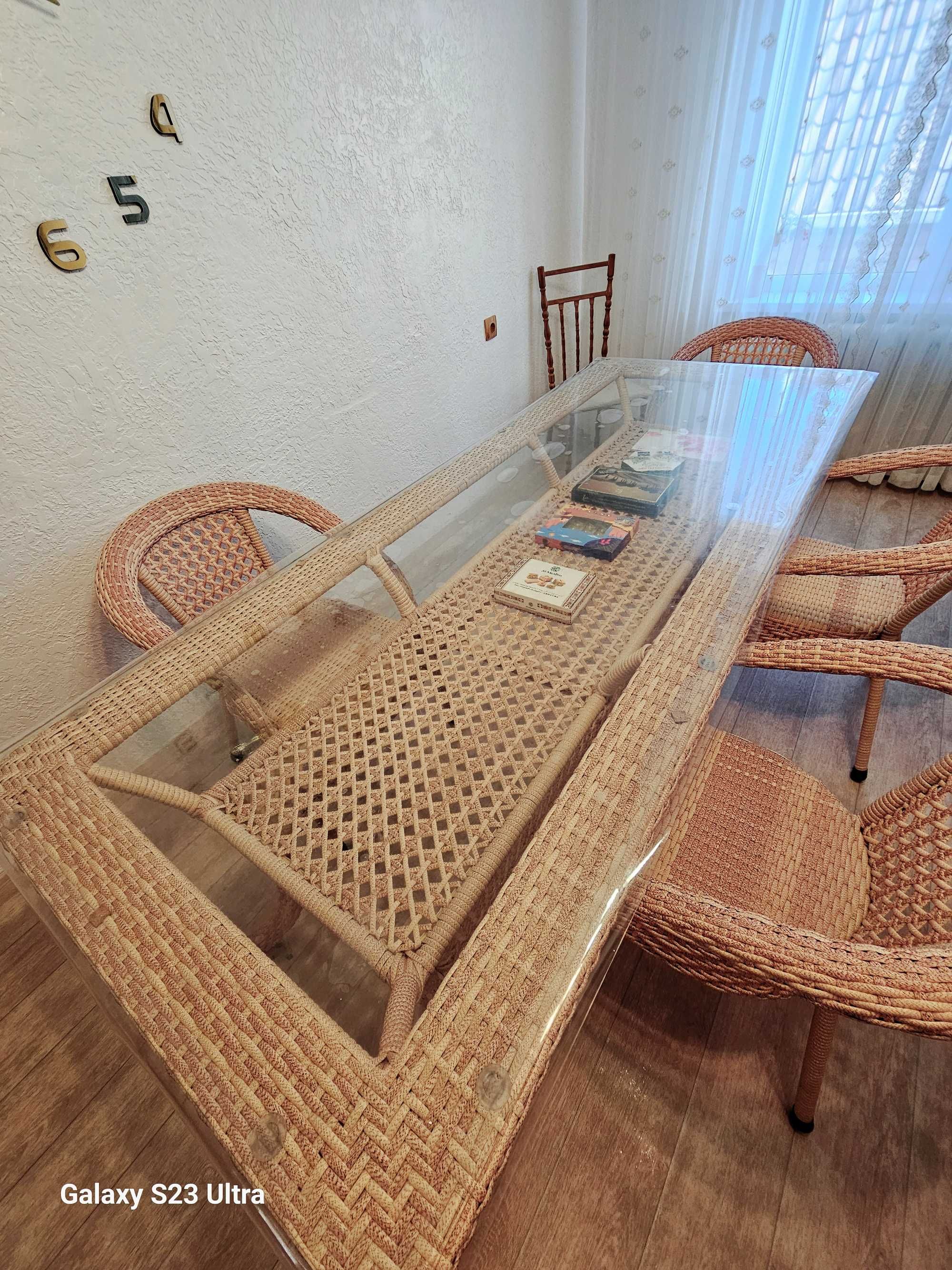 Продам Стеклянный стол со стульями,брали в Zeta.
