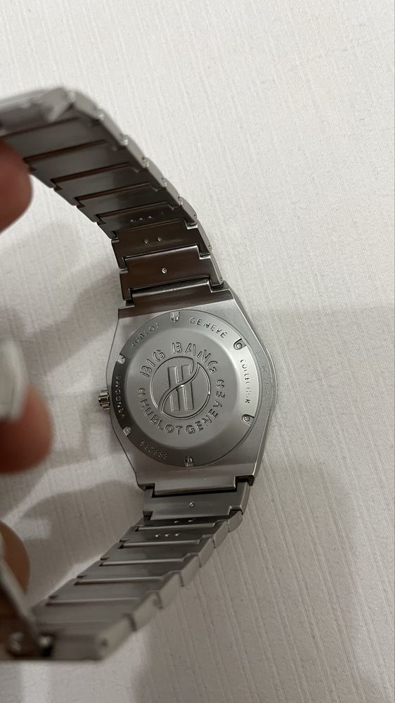 Подам часы HUBLOT geneve