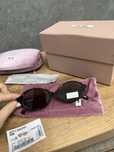 Солнцезащитные очки Miu Miu 2025