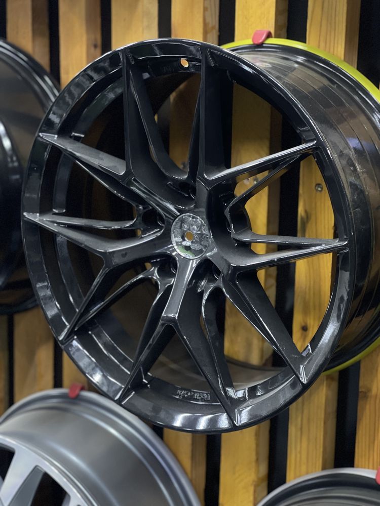 Продается комплект диск R18 5x114.3 воссены