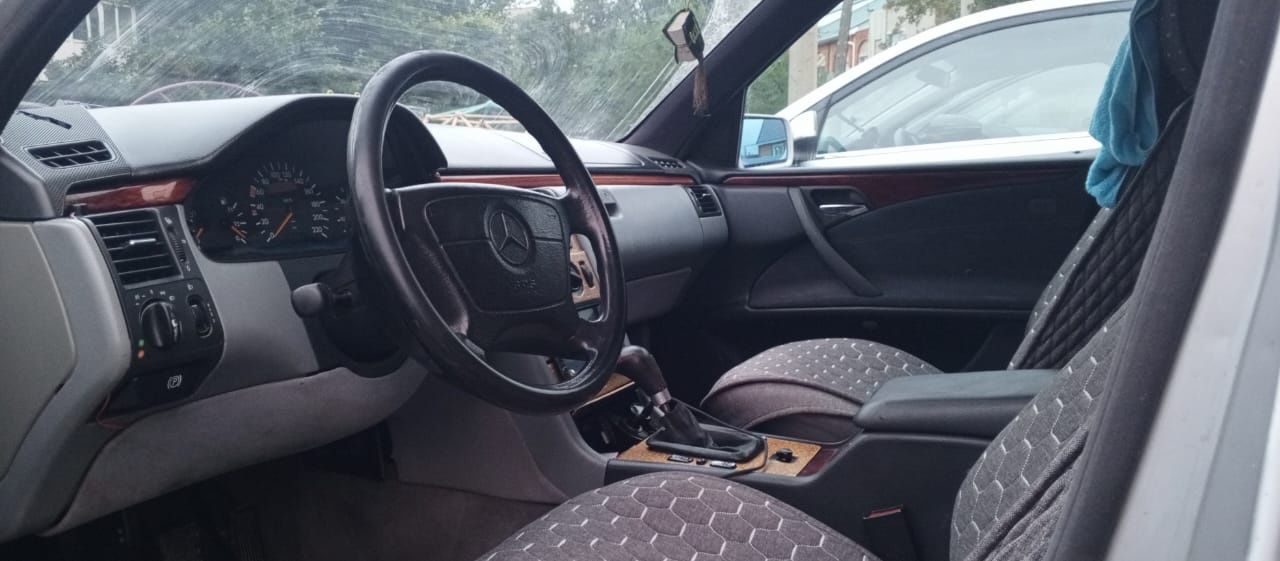 Продам mercedes w210